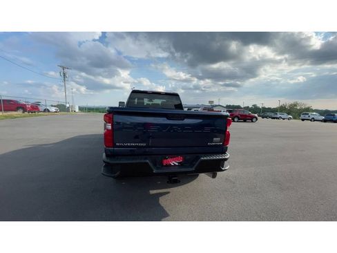 Used 2022 Chevrolet Silverado 2500 Custom w/ Custom Value Package image 7