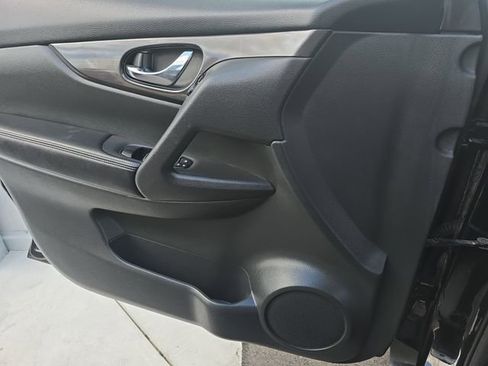 Used 2018 Nissan Rogue S FWD image 11