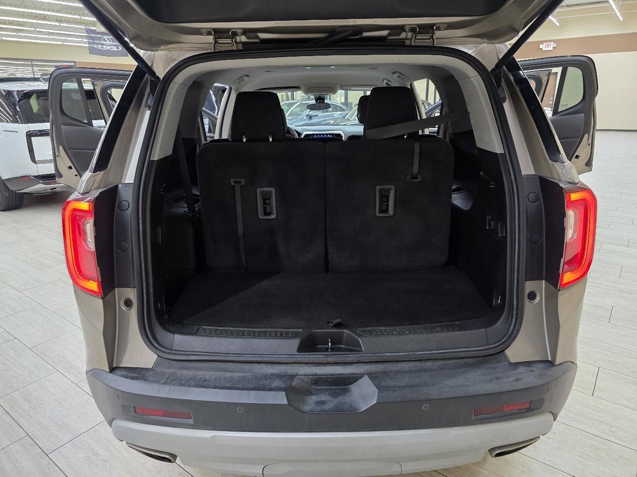 Used 2022 GMC Acadia SLE FWD image 13