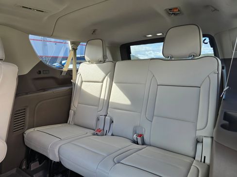 Used 2022 GMC Yukon XL Denali w/ Denali Ultimate Package AWD/4WD image 15