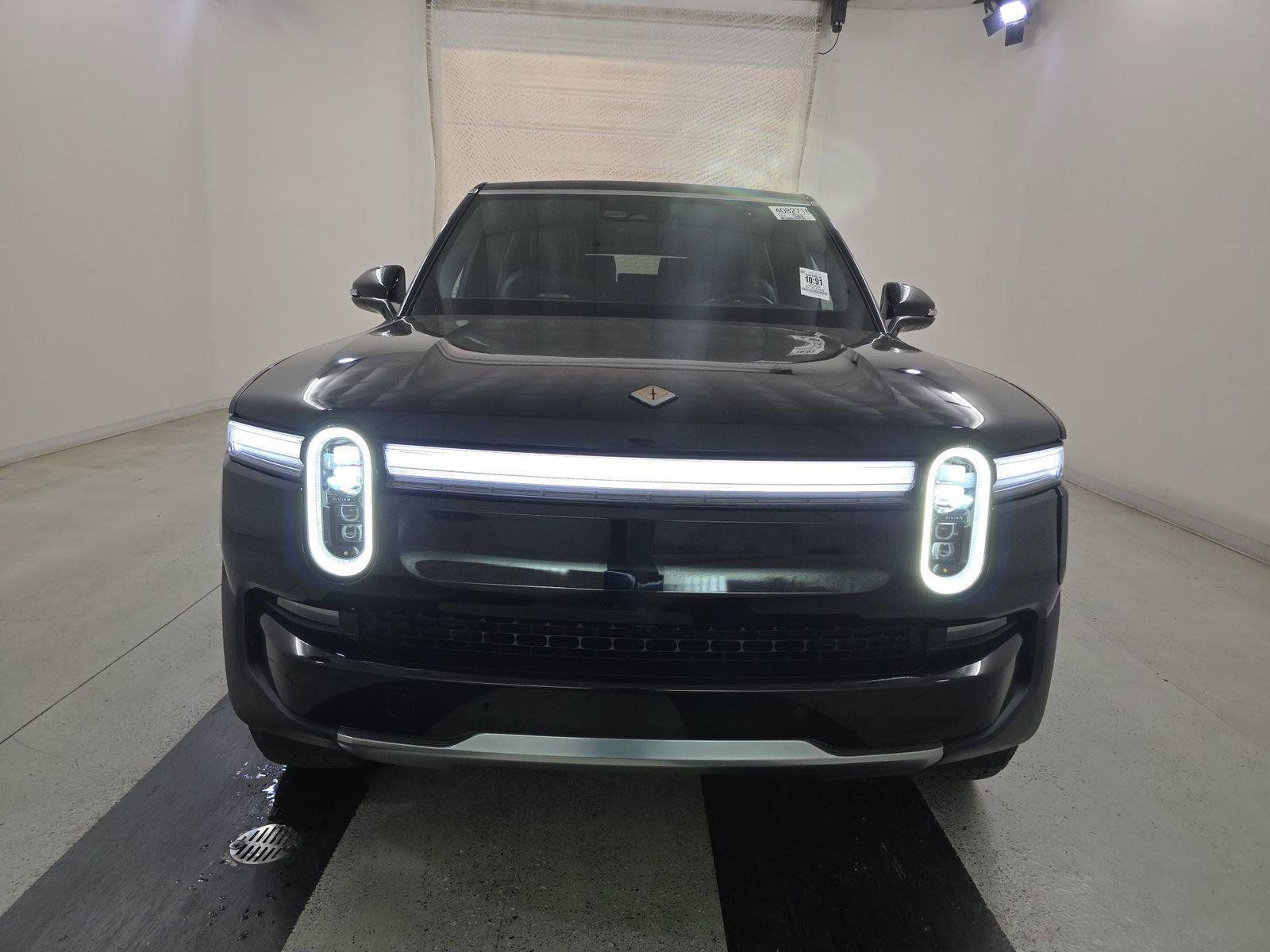 Used 2025 Rivian R1S Adventure Dual AWD/4WD image 2