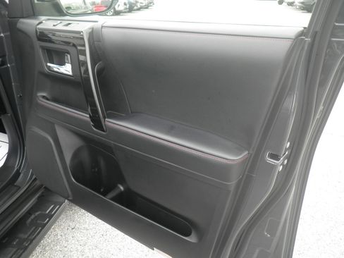 Used 2024 Toyota 4Runner TRD Off-Road Premium image 25