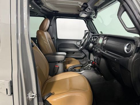 Used 2023 Jeep Wrangler Unlimited Rubicon 4xe AWD/4WD image 32