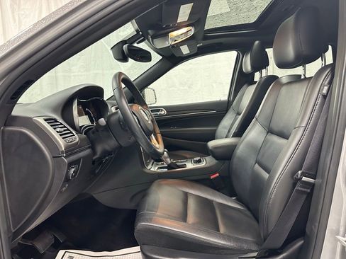 Used 2018 Jeep Grand Cherokee Limited AWD/4WD image 12
