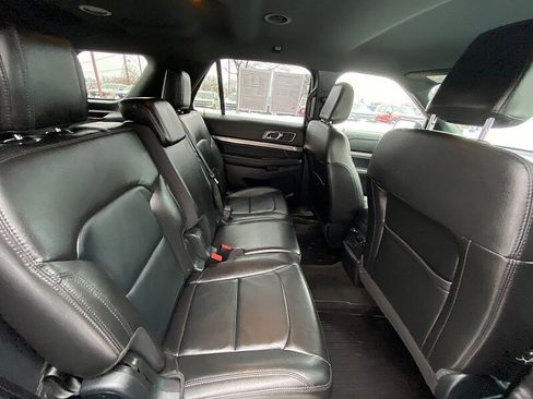 Certified 2018 Ford Explorer XLT w/ Equipment Group 202A image 37