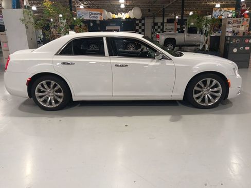 Used 2019 Chrysler 300 Limited RWD image 10