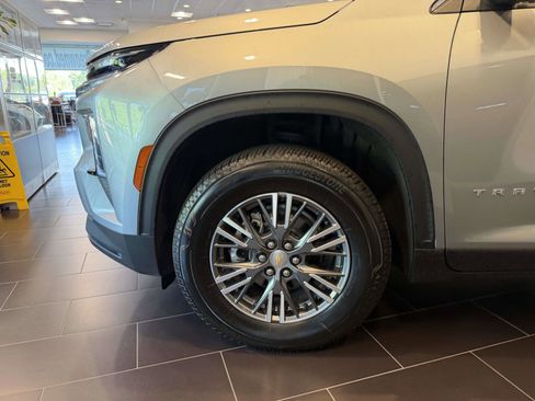 Used 2026 Chevrolet Traverse LT w/ Driver Confidence Package AWD/4WD image 5