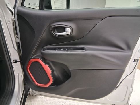 Used 2016 Jeep Renegade Trailhawk AWD/4WD image 32
