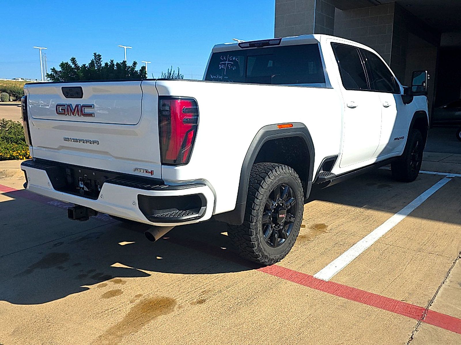 Used 2024 GMC Sierra 2500 AT4 w/ AT4 Premium Plus Package AWD/4WD image 7