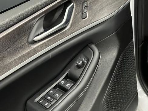 Used 2023 Jeep Grand Cherokee L Limited image 23