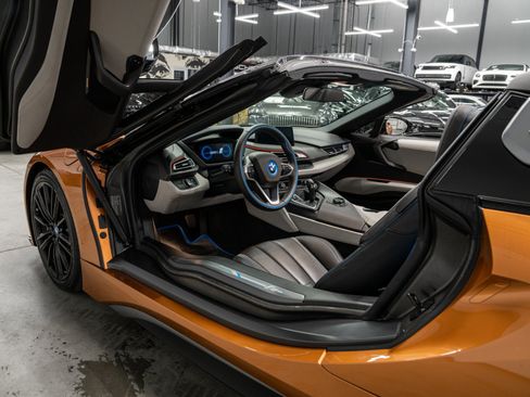 Used 2019 BMW i8 Roadster AWD/4WD image 23