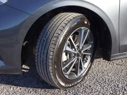 Used 2024 Kia Forte LXS image 16