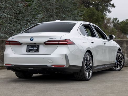 Used 2025 BMW i5 xDrive40 w/ Premium Package image 11