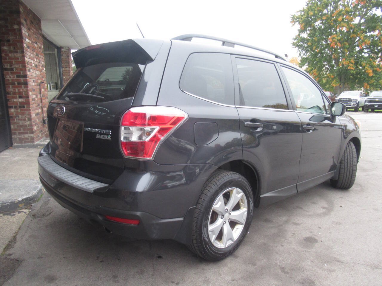 Used 2014 Subaru Forester 2.5i Limited AWD/4WD image 9