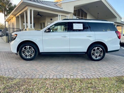 Used 2025 Ford Expedition Active image 2