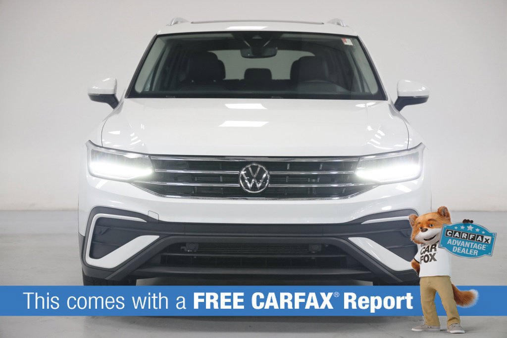 Used 2023 Volkswagen Tiguan SE w/ Panoramic Sunroof Package AWD/4WD image 2