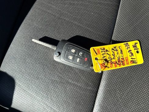 Used 2017 Chevrolet Equinox Premier w/ Enhanced Convenience Package image 33