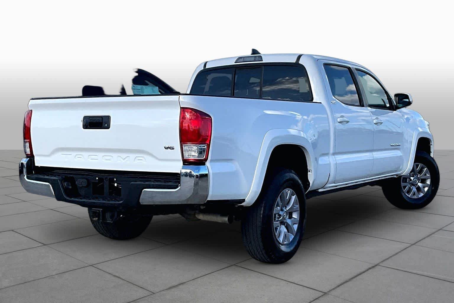 Used 2017 Toyota Tacoma SR5 w/ Tow Package RWD image 12