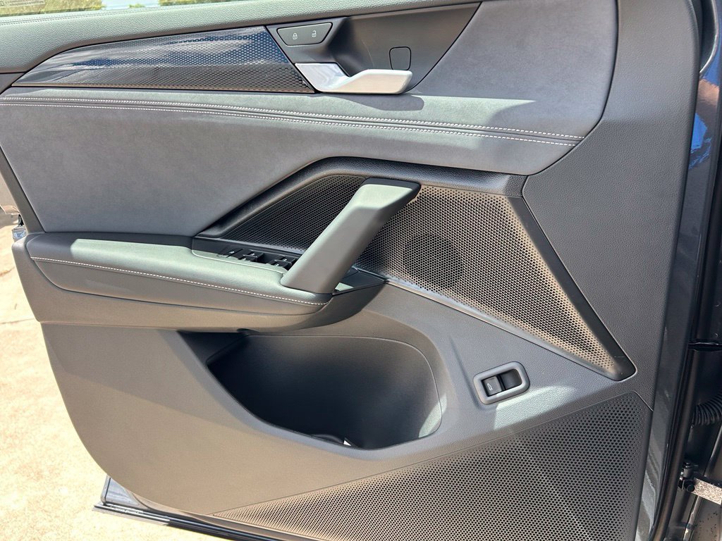 New 2026 Volkswagen Tiguan SE R-Line FWD image 18