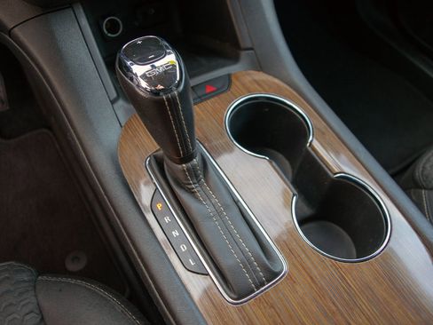 Used 2019 GMC Acadia SLE image 17