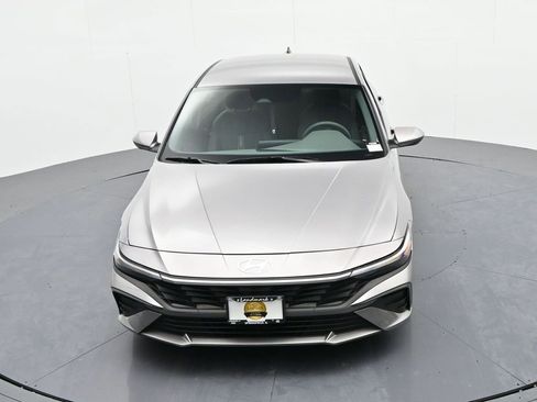 Used 2024 Hyundai Elantra SEL image 18