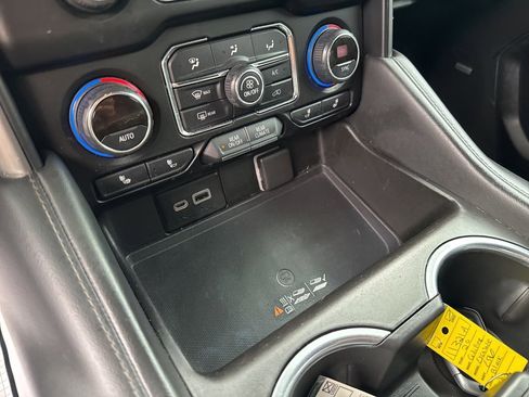 Used 2021 Chevrolet Tahoe Z71 image 31