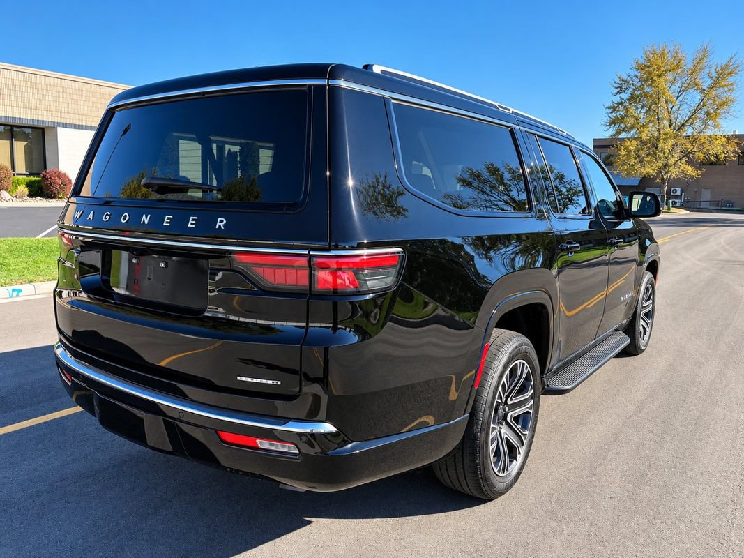 Used 2024 Jeep Wagoneer L Series II w/ Flexible Seating Group AWD/4WD image 5