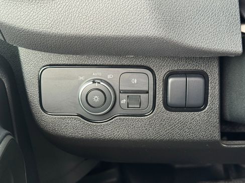 Used 2023 Mercedes-Benz Sprinter 2500 w/ Acoustic Package image 17