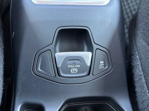 Used 2020 Jeep Renegade Latitude w/ Cold Weather Group AWD/4WD image 41