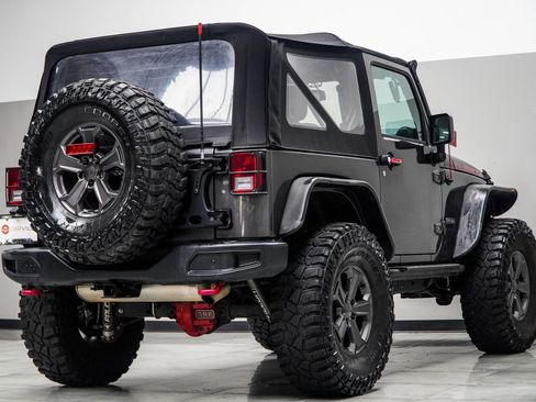 Used 2018 Jeep Wrangler Rubicon AWD/4WD image 13