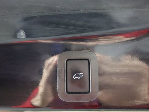 Used 2018 Toyota Highlander XLE image 21