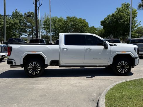 Used 2025 GMC Sierra 2500 Denali Ultimate image 3