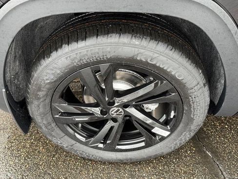 New 2026 Volkswagen Atlas Cross Sport SEL R-Line image 4