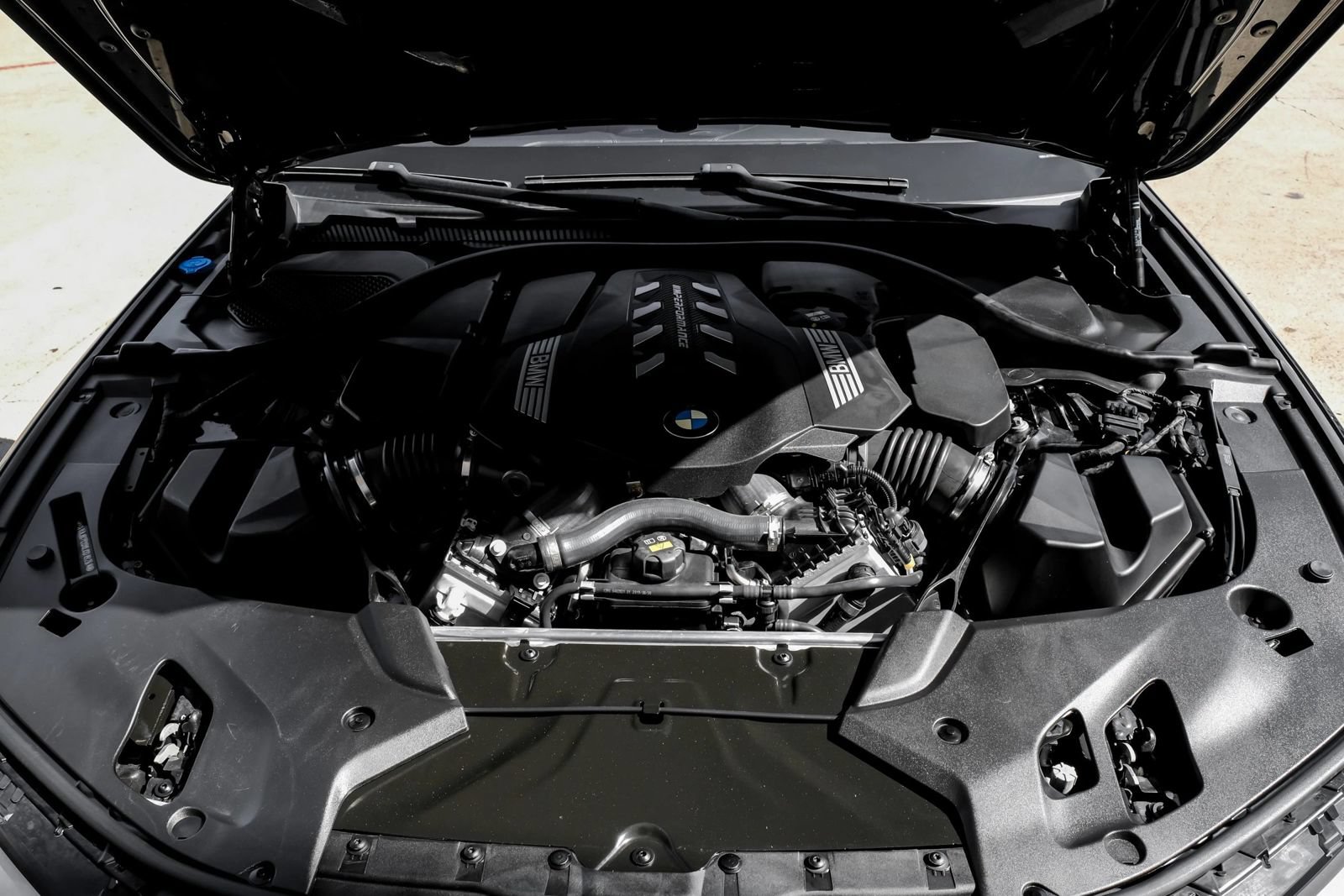 Used 2020 BMW M550i xDrive AWD/4WD image 55