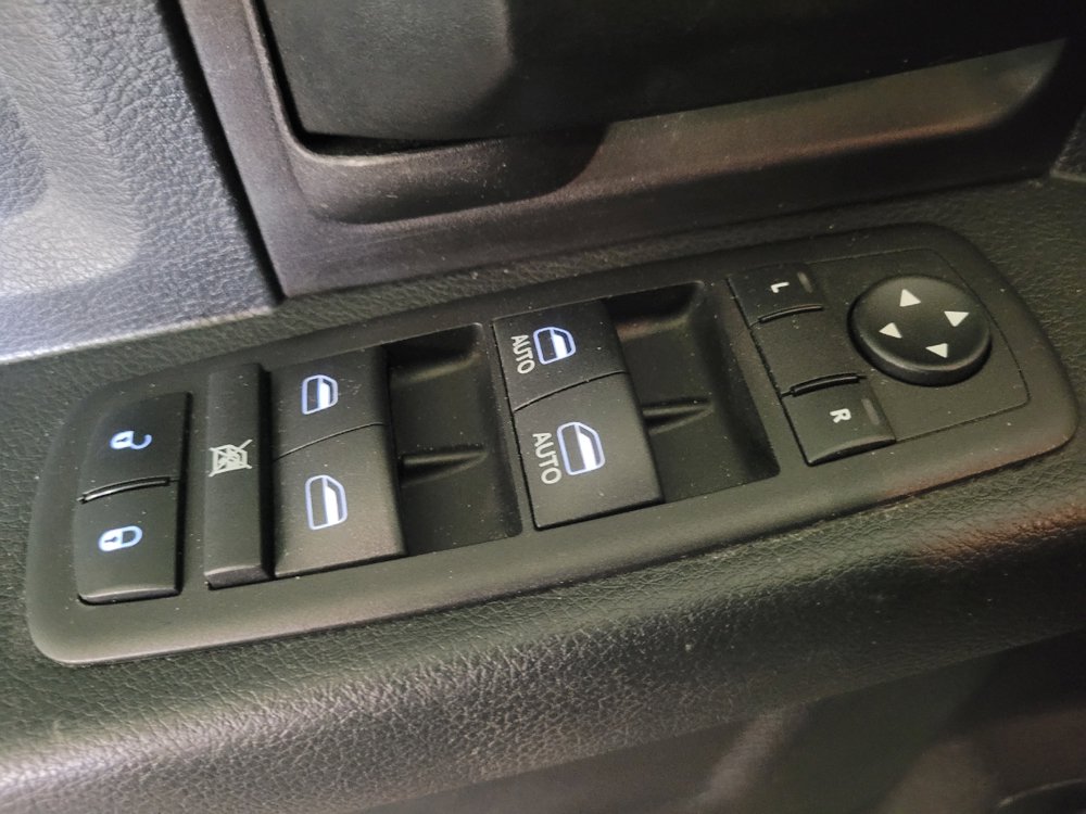 Used 2017 RAM 1500 Express RWD image 27
