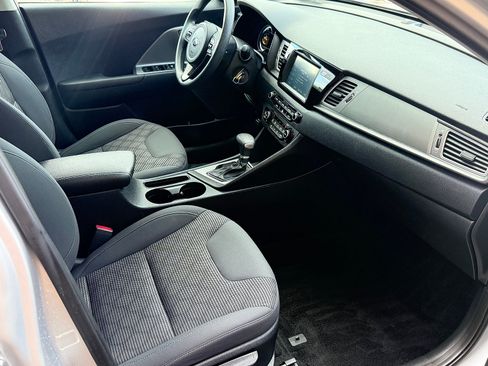 Used 2018 Kia Niro FE FWD image 32