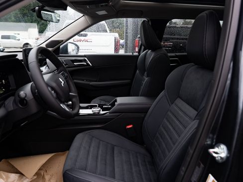 New 2026 Mitsubishi Outlander SE image 9