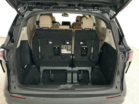 Used 2024 Toyota Sienna XLE image 6