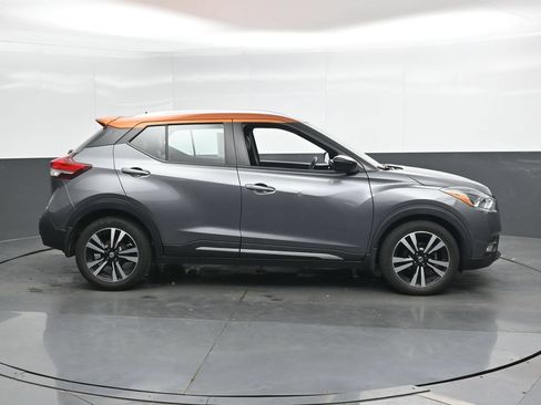 Used 2020 Nissan Kicks SR w/ SR Premium Package FWD image 4