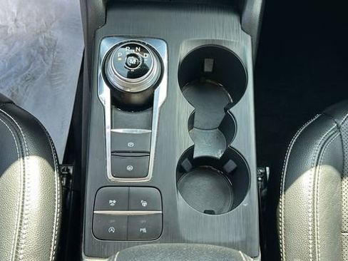 Certified 2020 Ford Escape Titanium AWD/4WD image 22