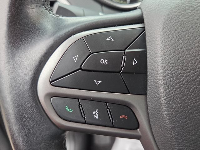 Used 2021 Jeep Cherokee Latitude Plus FWD image 17
