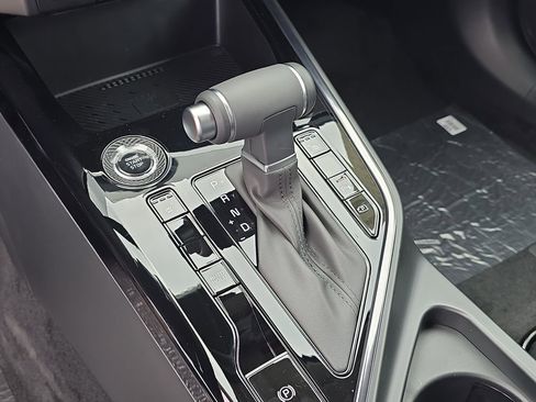 New 2026 Kia Niro EX FWD image 25