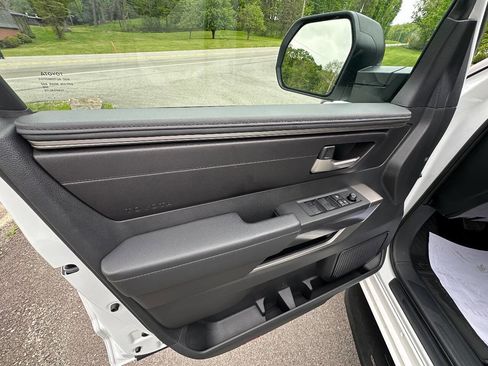 Used 2025 Toyota Tundra SR5 AWD/4WD image 31