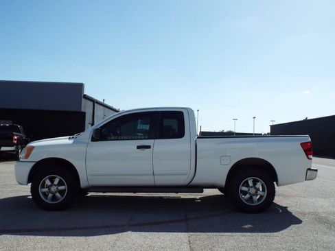 Used 2014 Nissan Titan SV w/ SV Value Truck Package AWD/4WD image 8