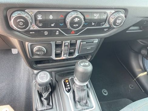 Used 2025 Jeep Wrangler Unlimited Sport AWD/4WD image 13