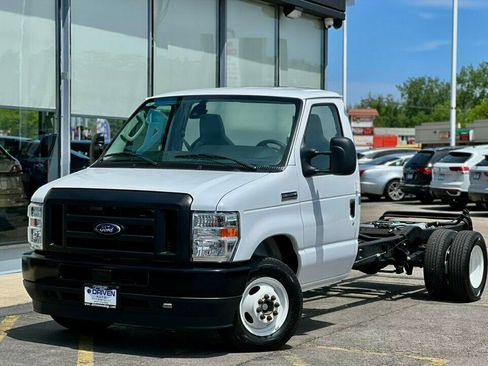 Used 2024 Ford E-350 and Econoline 350 Super Duty w/ Driver's Safety Package RWD image 22