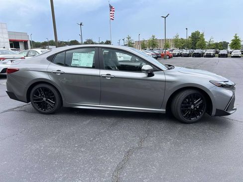 New 2026 Toyota Camry SE FWD image 2