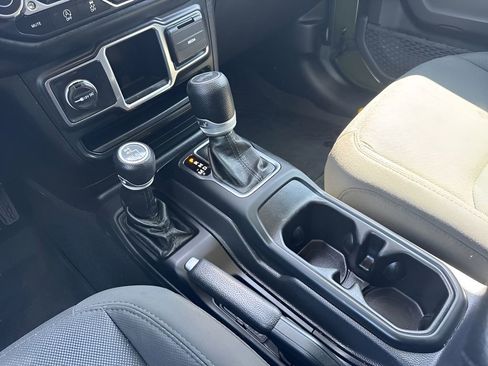 Used 2022 Jeep Wrangler Unlimited Sport AWD/4WD image 13