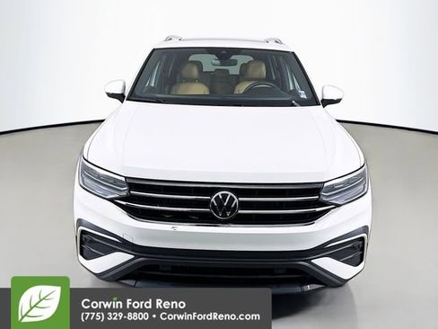 Used 2024 Volkswagen Tiguan SE image 2