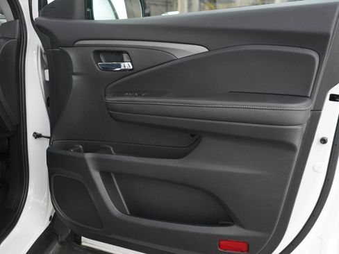 Used 2025 Honda Ridgeline RTL image 9